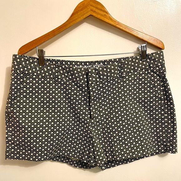 NWOT Khaki by Gap Shorts / Size 14 / Dark Sage Green + White Pattern / πΏπ€ - Picture 1 of 3